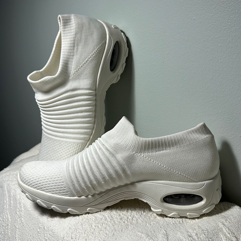 White slip on memory foam sneakers, like new.